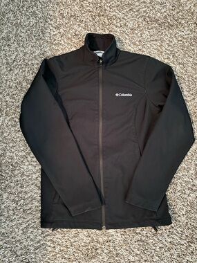 Columbia Women’s Black Full-Zip Softshell Jacket